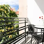 Friends Old Town אכסניה