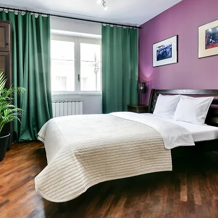 Friends Old Town Hostel *