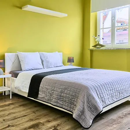 Friends Old Town Hostel *