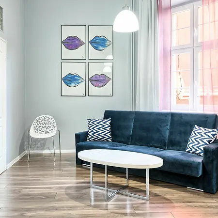 Friends Old Town Hostel *